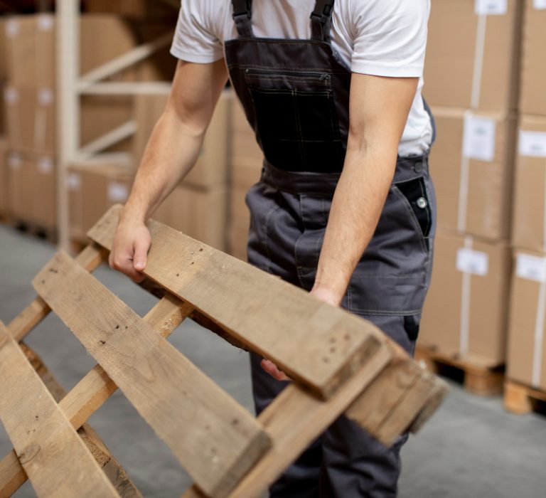 Chargement et déchargement de marchandises à Calais avec solutions logistiques pour entreprises