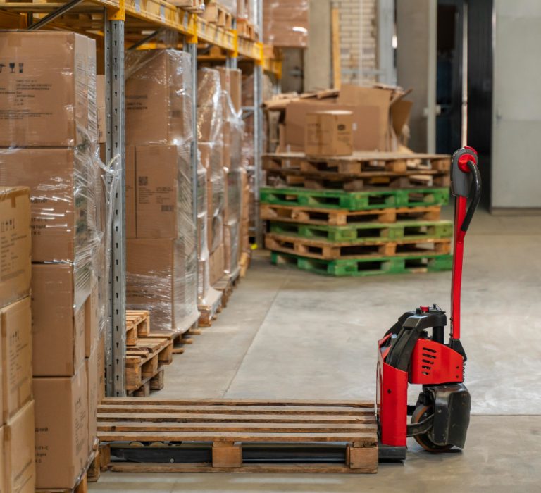 Reconditionnement de palettes à Calais pour entreprises avec solutions logistiques adaptées